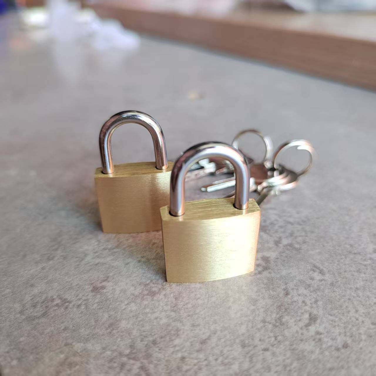 Brass Padlock with Keys, Small - Letter Opener Brass avaliação e preço